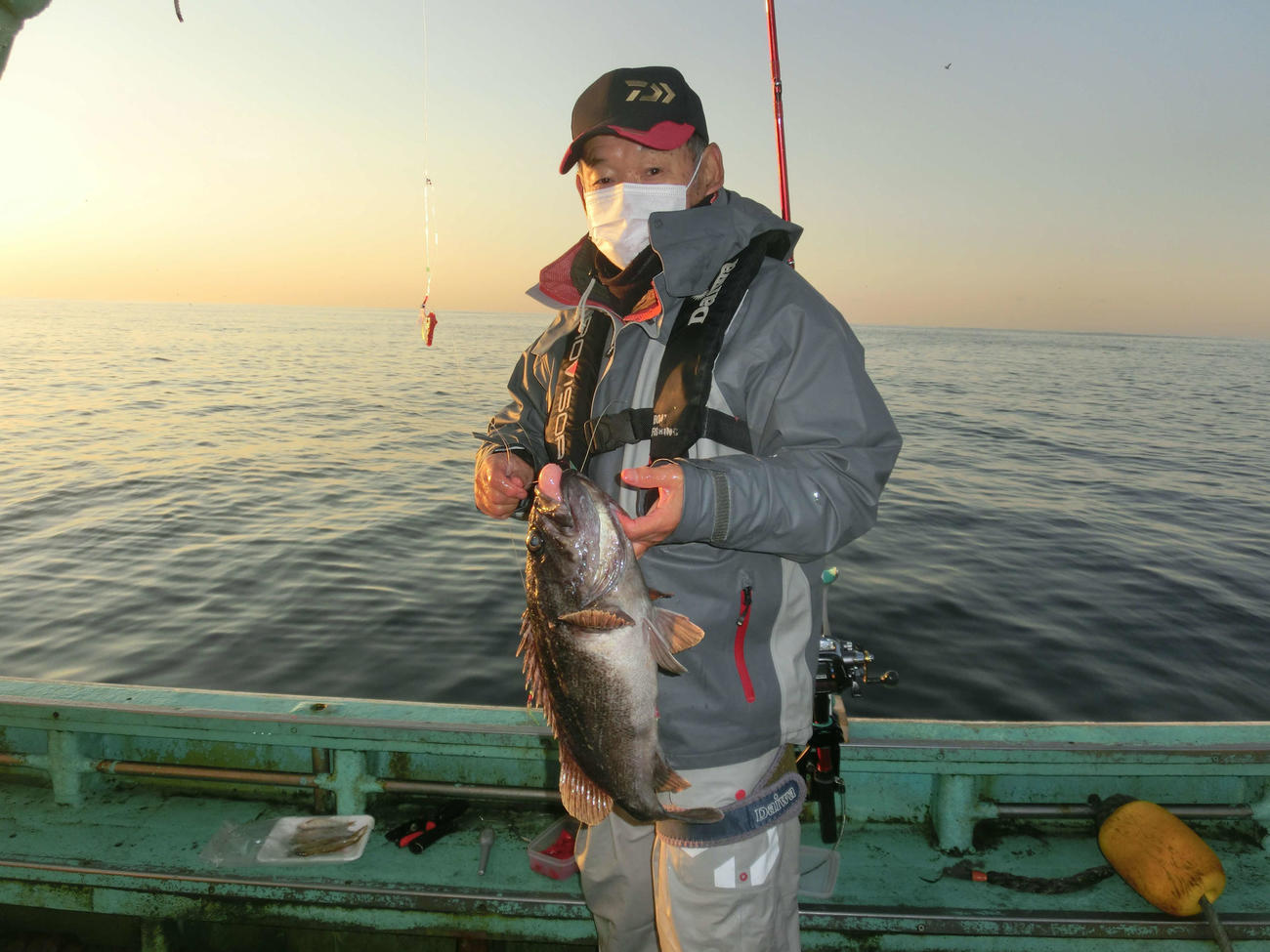 登別沖でクロソイを釣った白老町の南川一夫さん