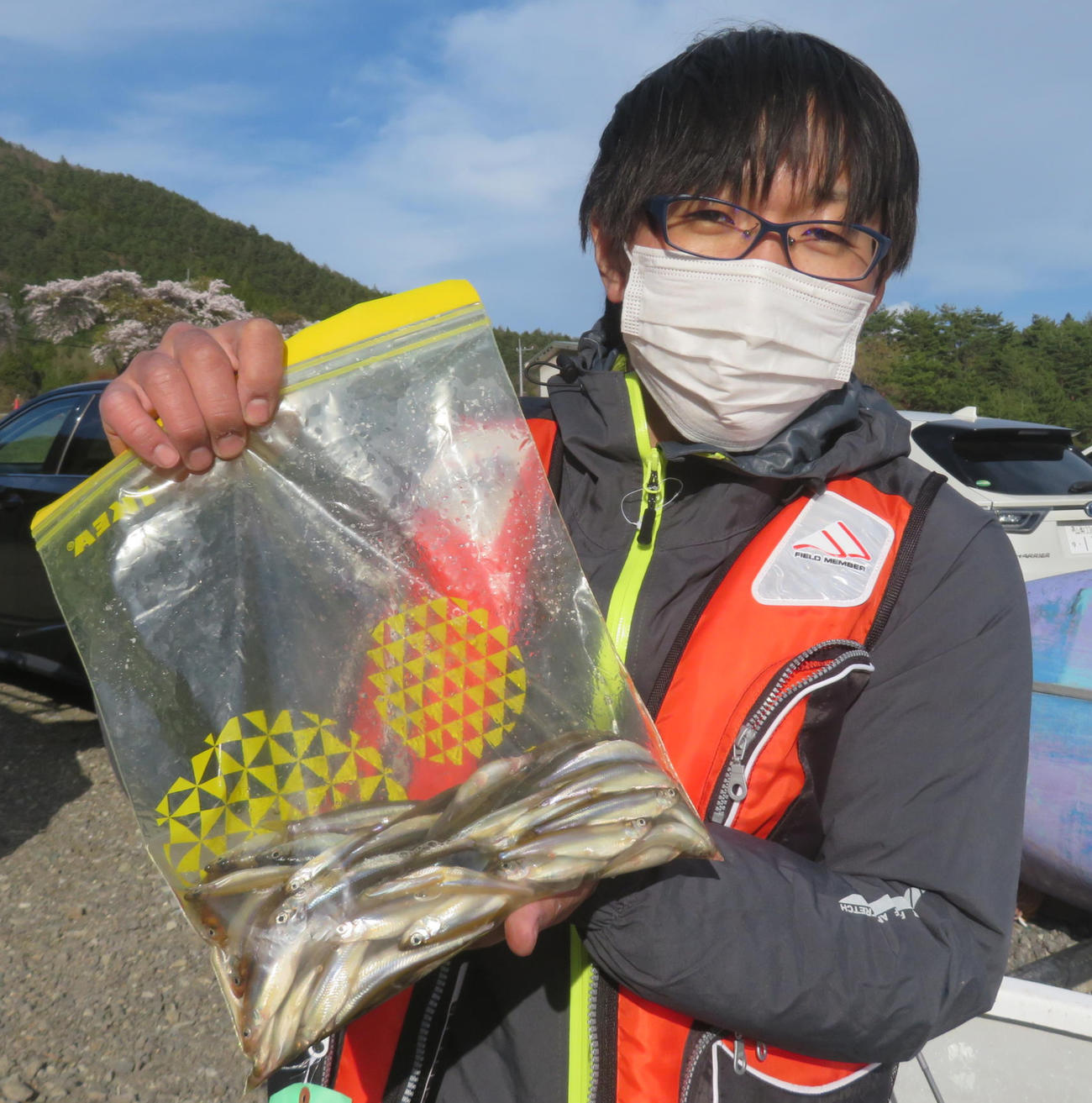 ワカサギ釣りに挑んだ河野真哉さんは見事おかずをゲット