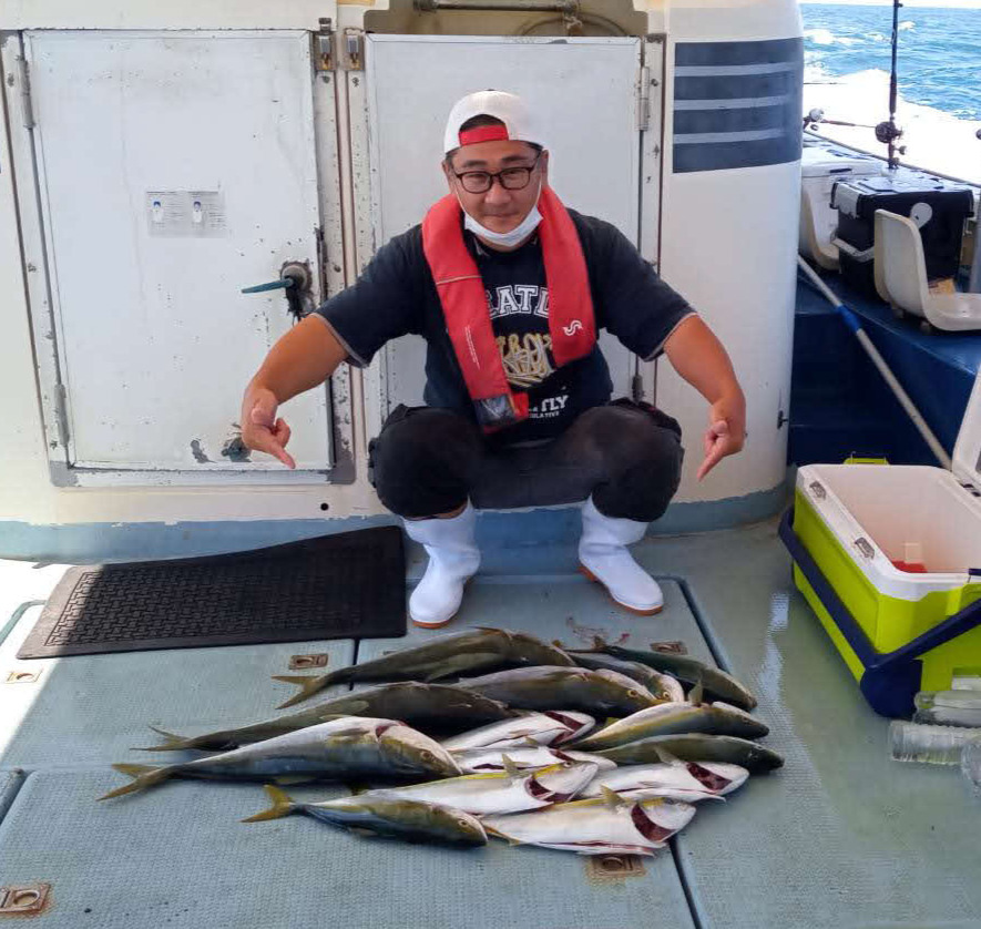 釣果を披露する竿頭の安部さん