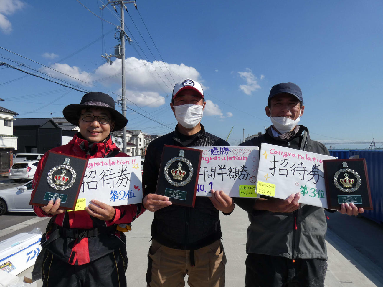 優勝の西山さん（中央）2位吉武さん（左）3位井関さん