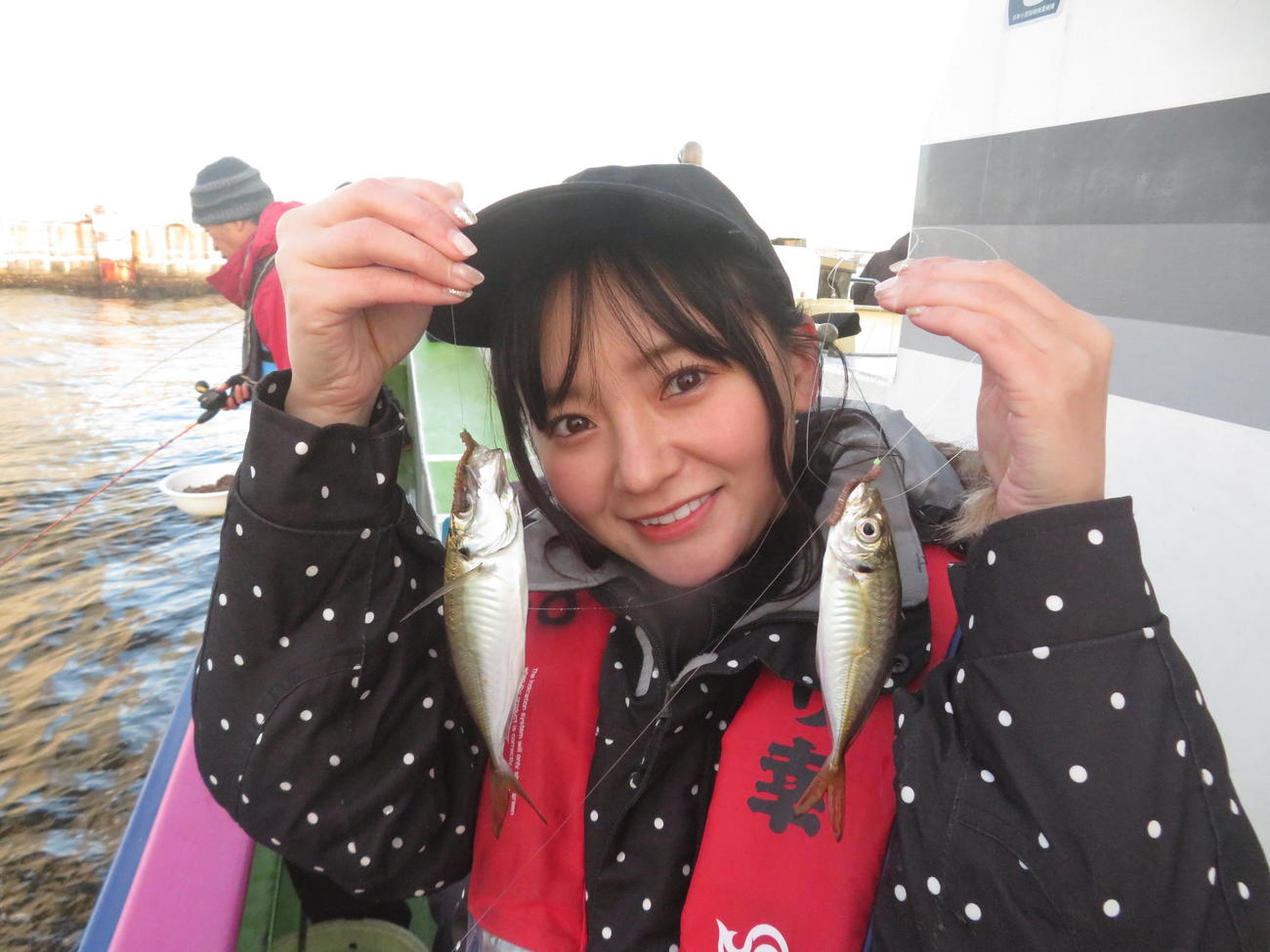 初船宿予約から初アジ釣りに挑んだ西永彩奈。初アジはダブル!!