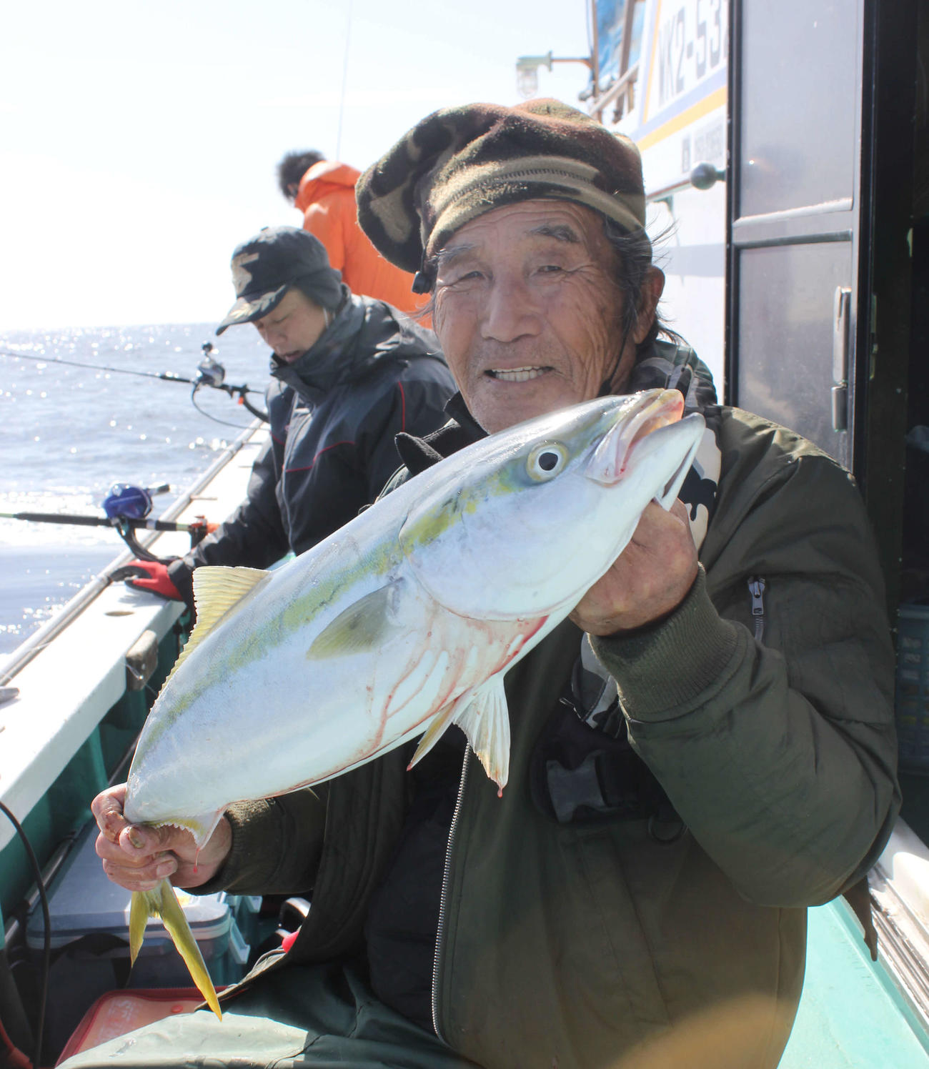 大前さんが納竿前に釣り上げた82センチの寒ブリ