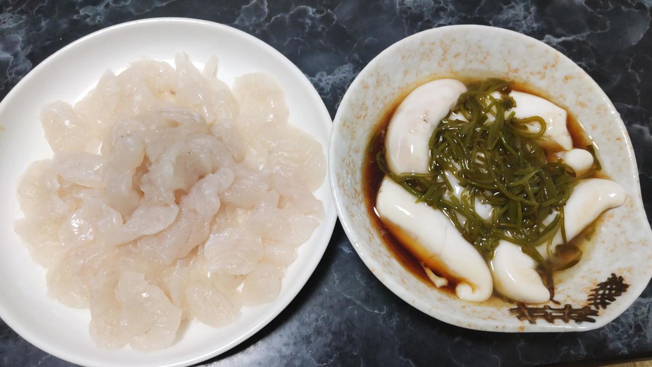 刺し身（左）白子ポン酢＆メカブ