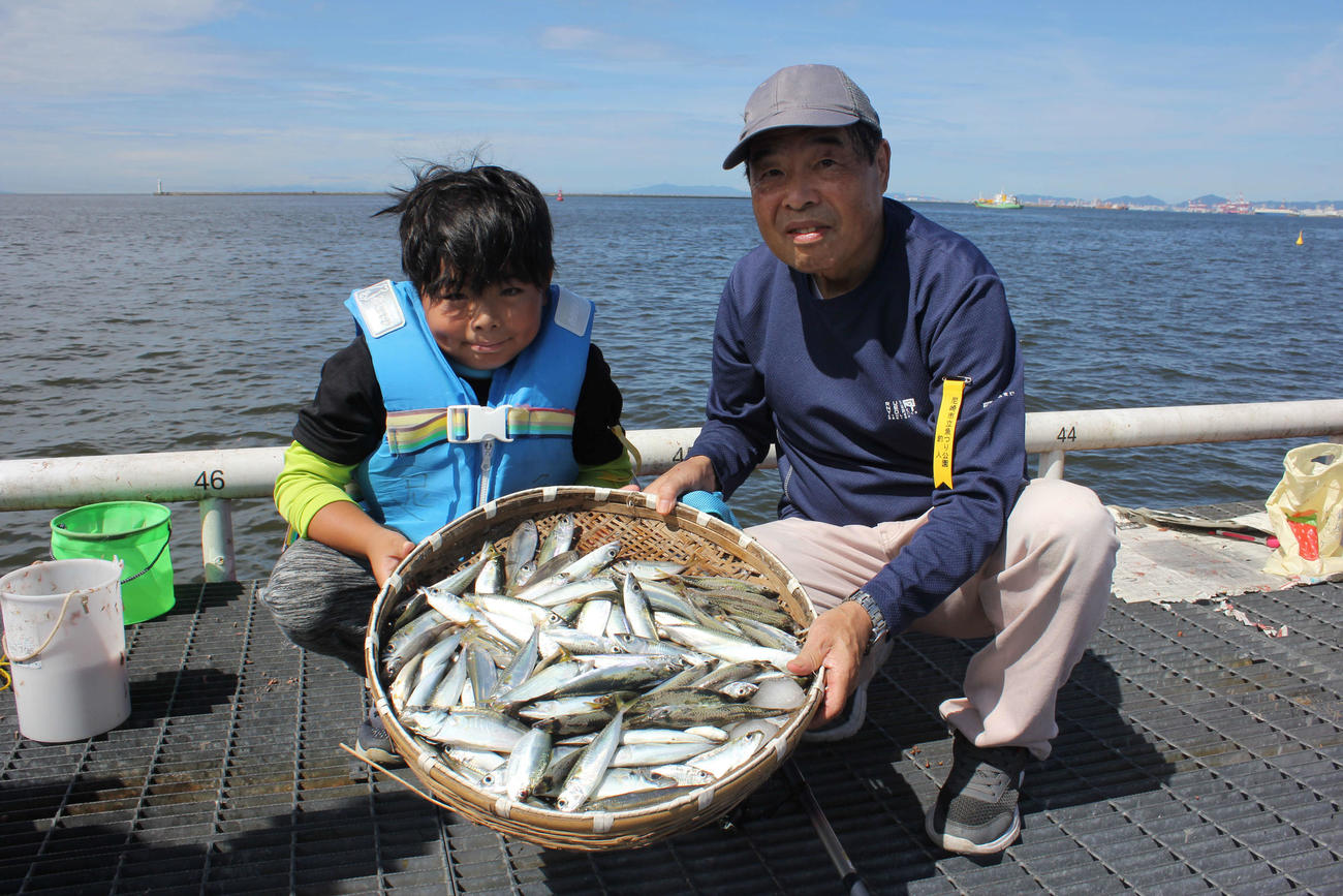 大嶋君、松永さんが釣った小アジ、小サバなどの釣果