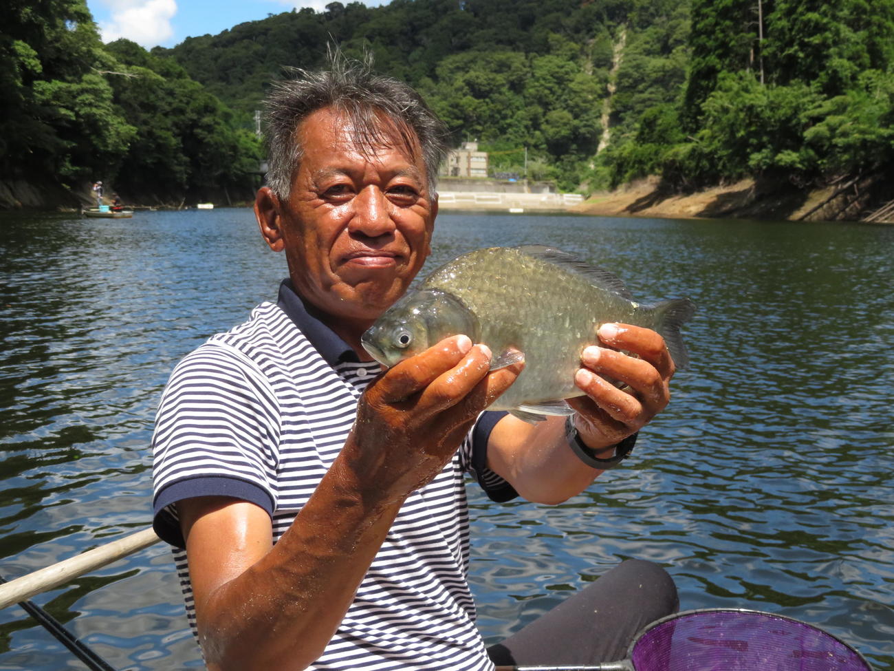 三島湖の夏ベラに挑戦した大関実氏。厳しい条件の中、最大37センチゲットも…