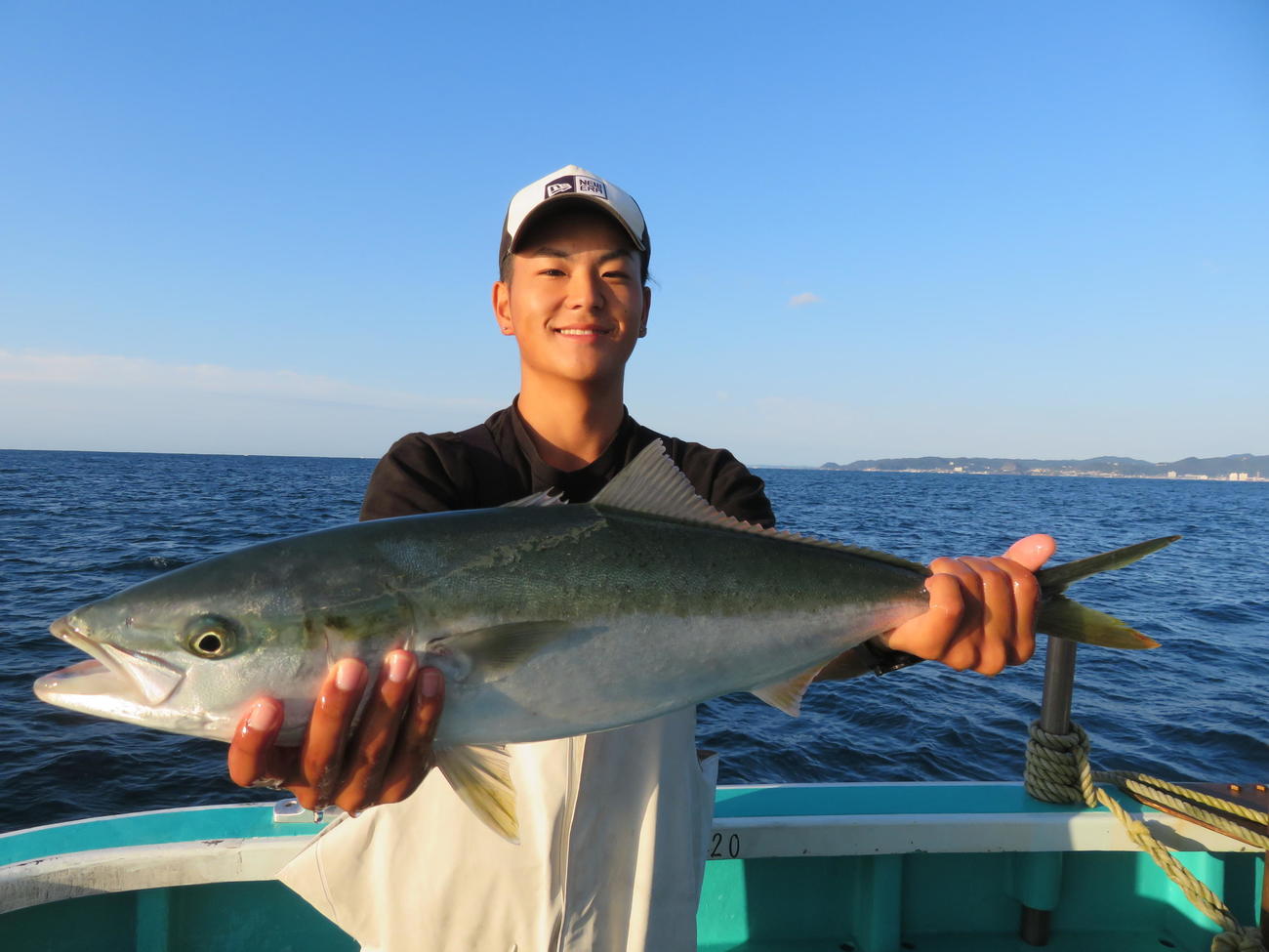 この日船中1匹目の3キロのワラサをゲットした佐藤孝樹さん
