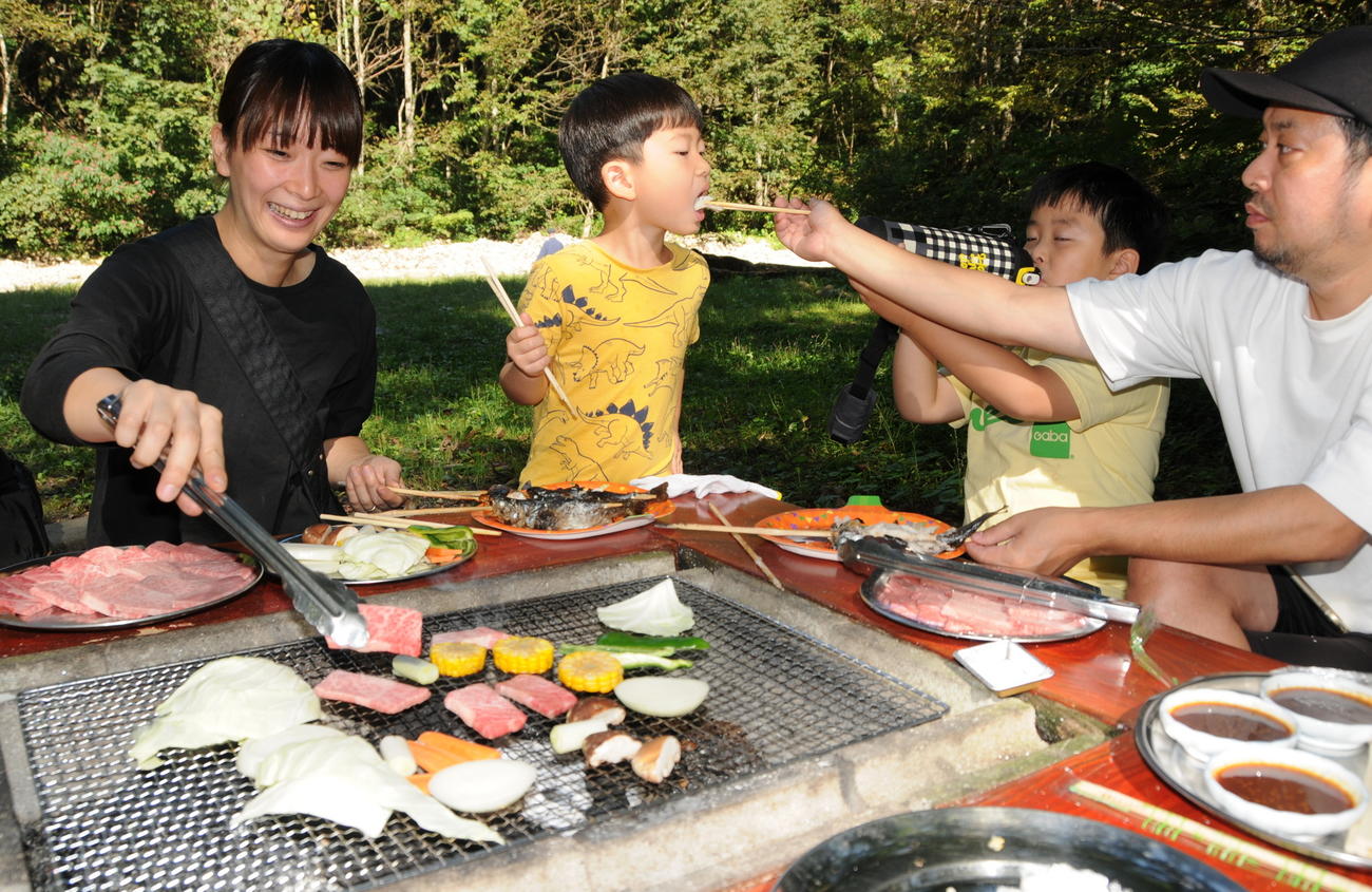 釣りだけではなく、家族連れでバーベキューや芋煮会も楽しめる