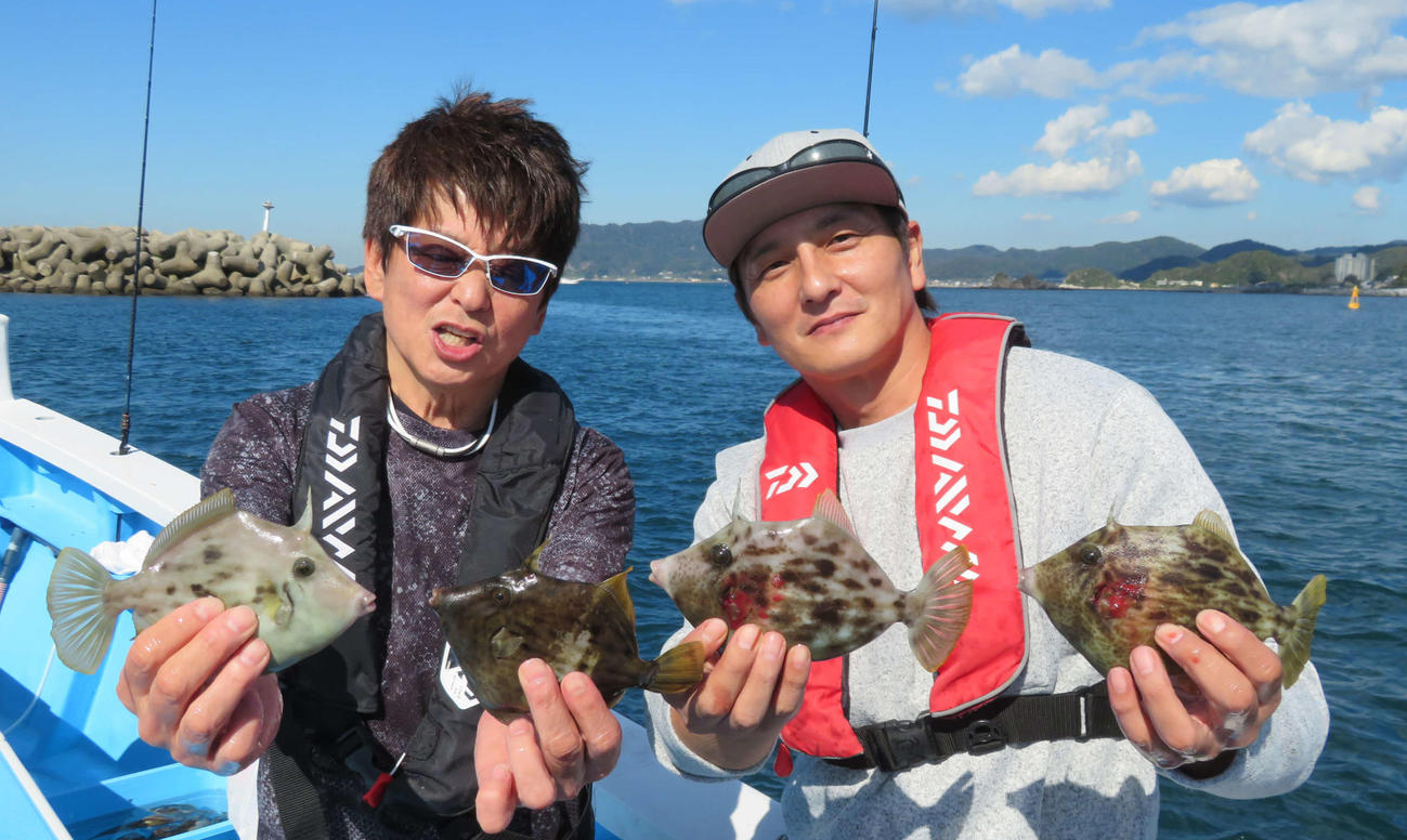 餌取り名人との勝負を楽しんだアニキ（左）と本宮泰風
