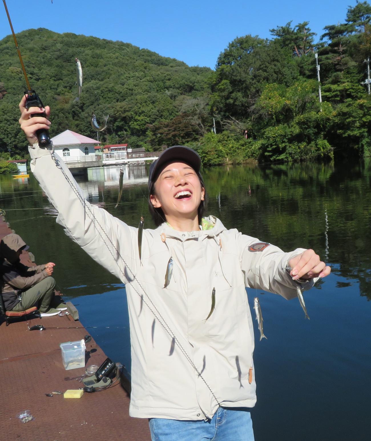 リーダー覚醒！　人生2度目のワカサギ釣りでの8点掛けにのけぞり笑い