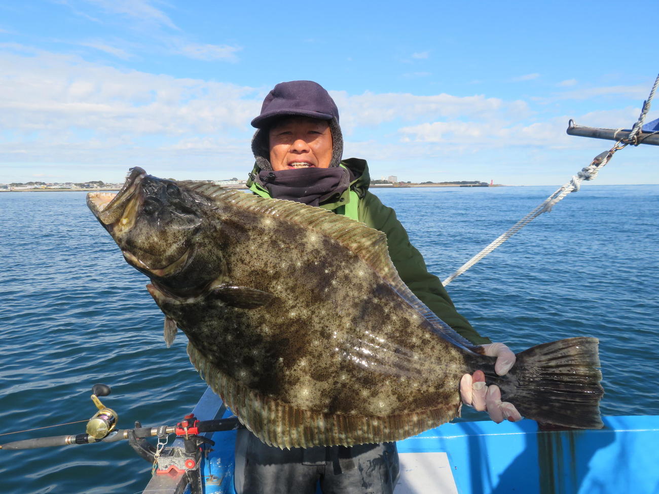 茨城県のヒラメが全面解禁！　大洗「きよ丸」で最大6.5キロを釣り上げた小橋三男さん