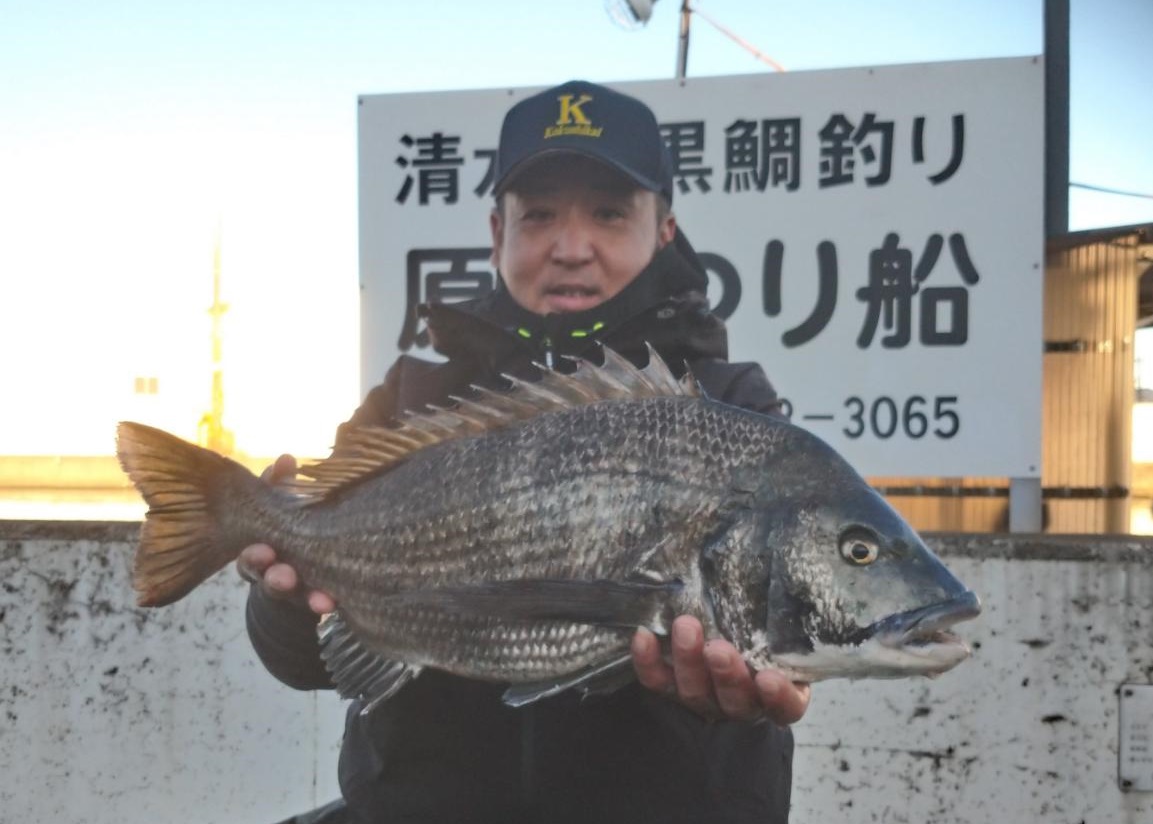 清水「原金つり船」最大記録60センチを釣り上げた広瀬智一さん