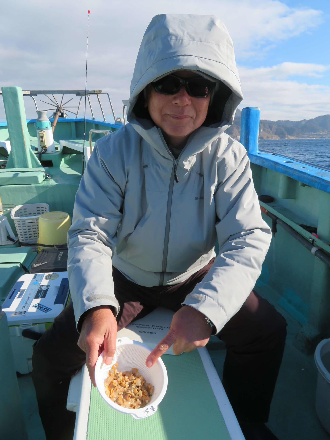 カワハギ釣りのこだわりとして、一番に餌を上げた宮本英彦氏