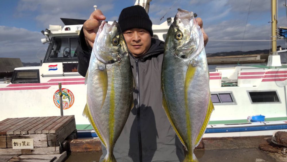 相浜「松丸」でシマアジ良型交じりに食い良好