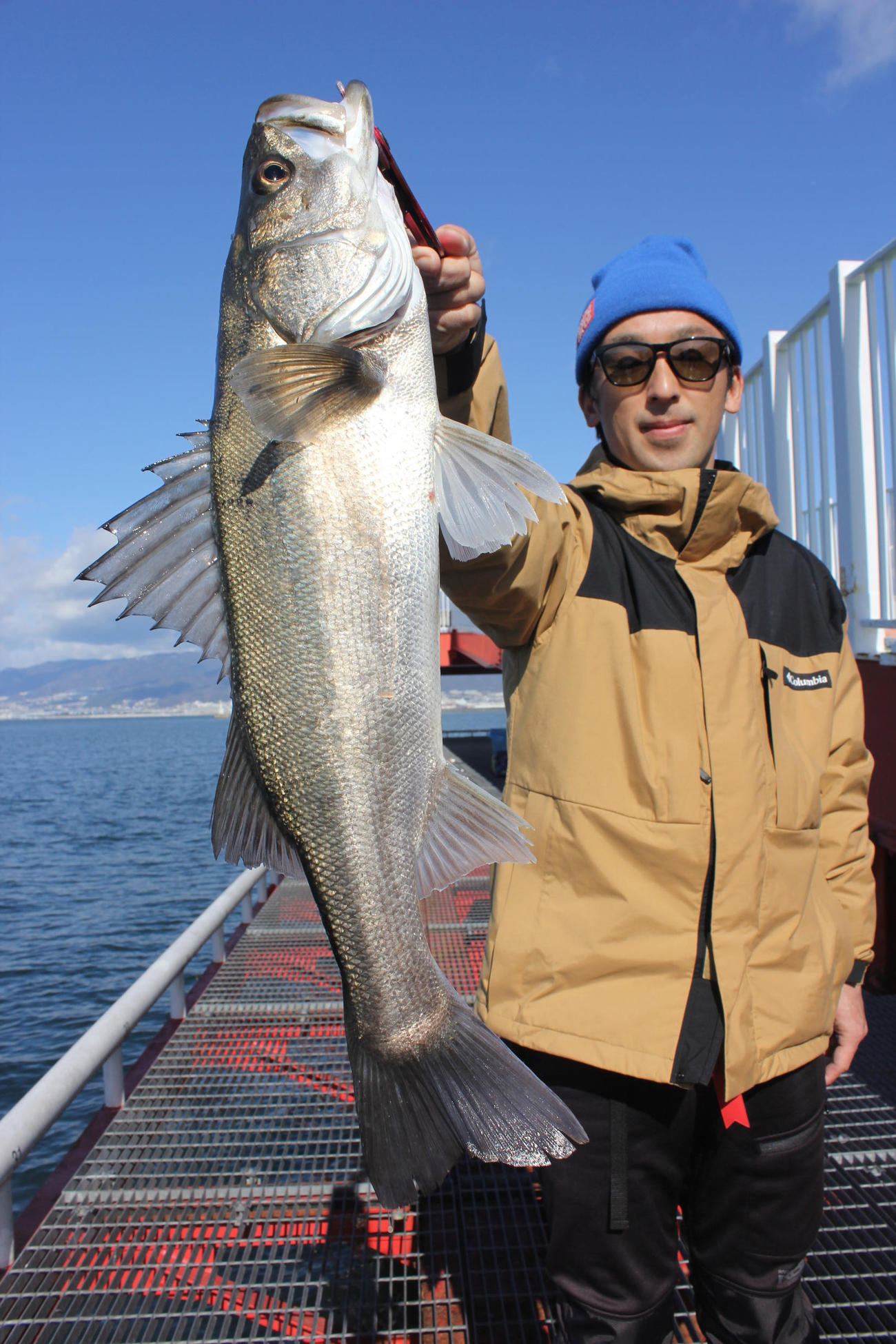 森川さんが釣った61センチのスズキ