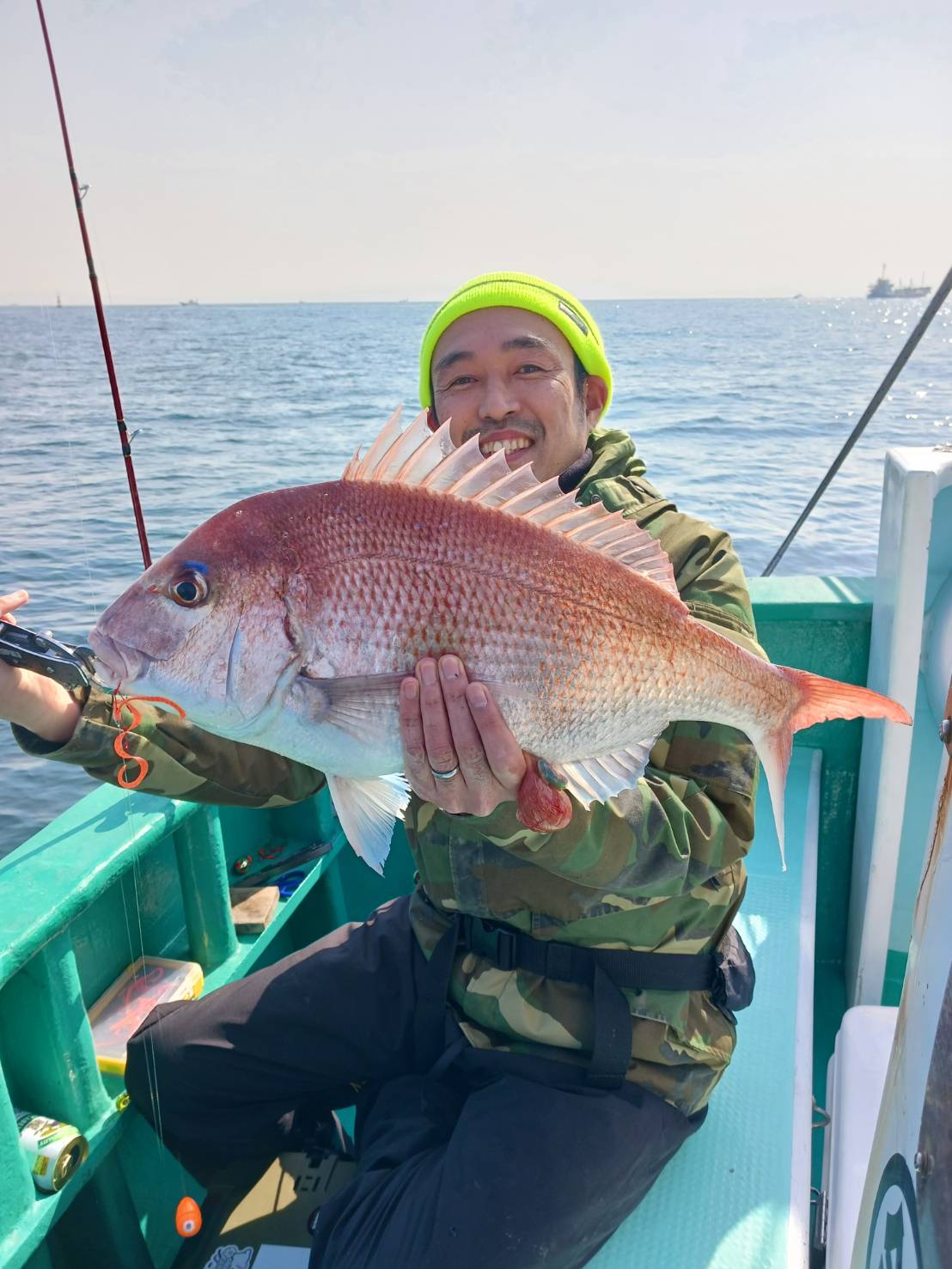 新安浦「長谷川丸」のタイラバ船で上がった3・4キロのマダイ