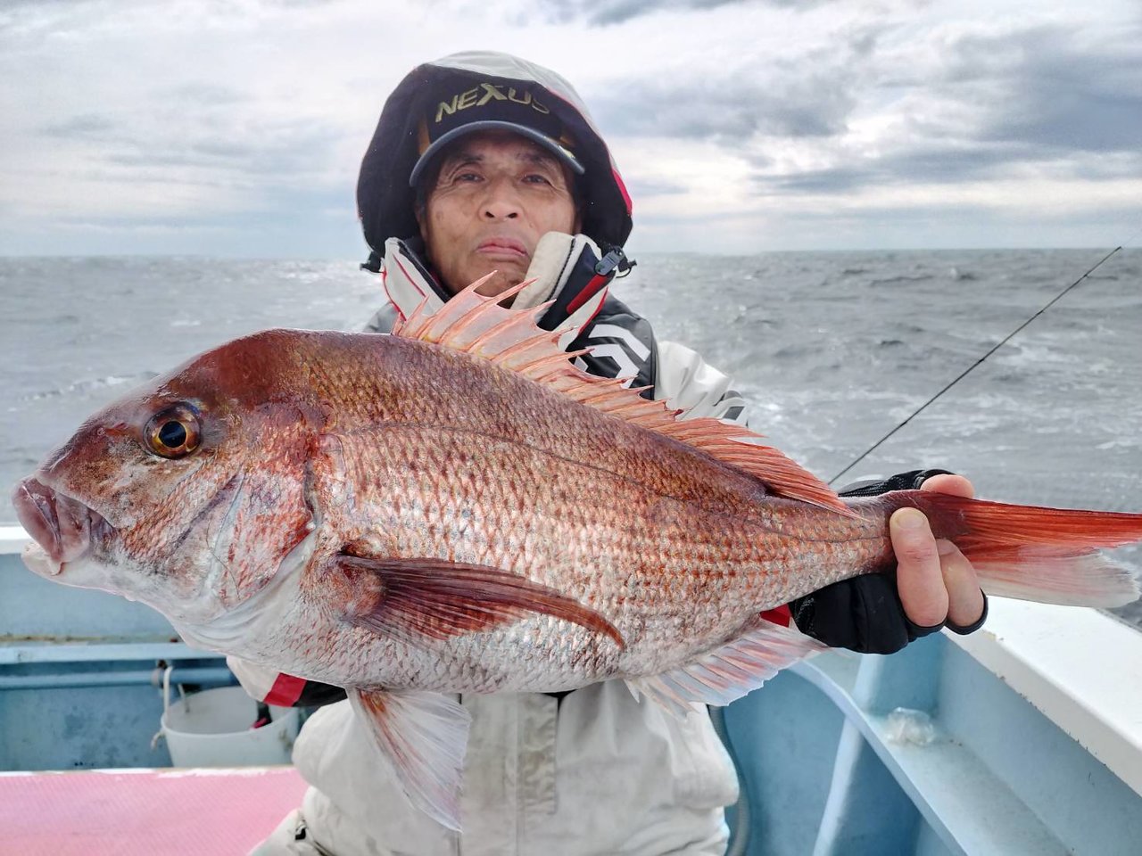 飯岡「梅花丸」のひとつテンヤで上がった3キロのマダイ