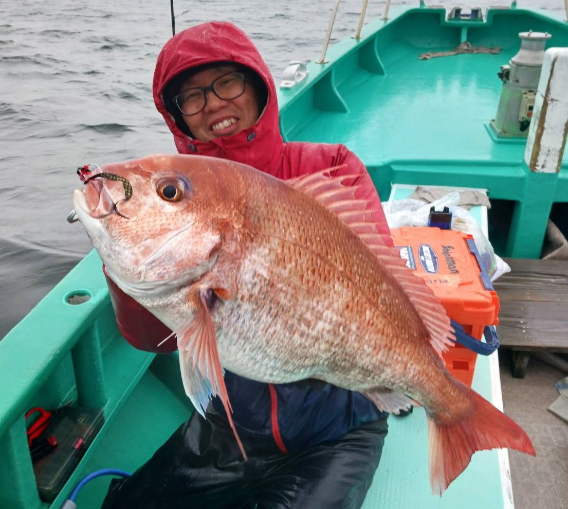 新安浦「長谷が丸」ではタイラバで4・3キロの大ダイが浮上