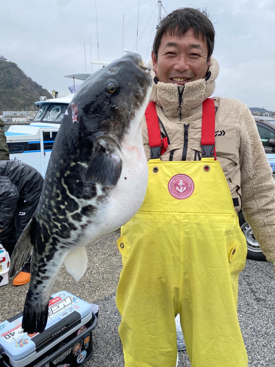 勝山「宝生丸」で釣れた4キロのトラフグ