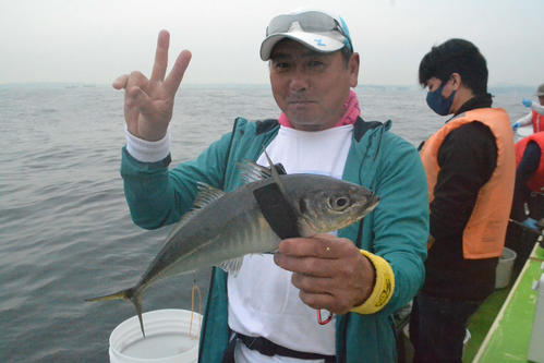 エサ釣りで最初にギガアジを確保した児島靖男さん