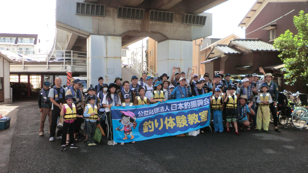 親子釣り教室に参加してアジ釣りを楽しんだ皆さん