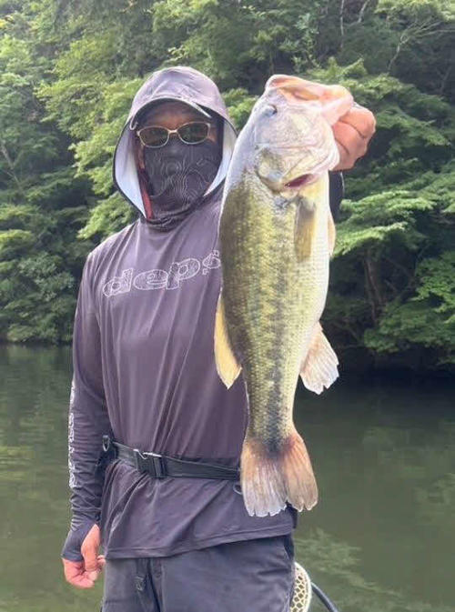 ワカサギを狙って高活性を見せる亀山湖のバス