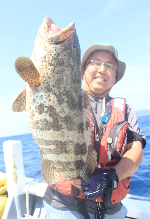 納竿前に藤井さんが釣り上げた75センチのチャイロマルハタ