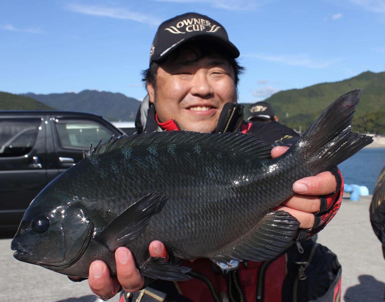 鬼武選手が釣った39・5センチのグレ