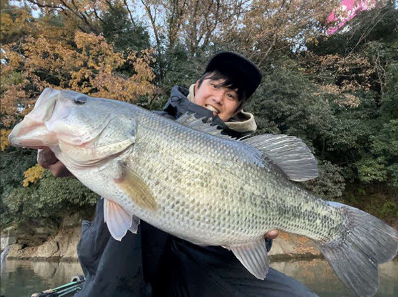条件さえ合えば一発大型がヒットする冬場のブラックバス