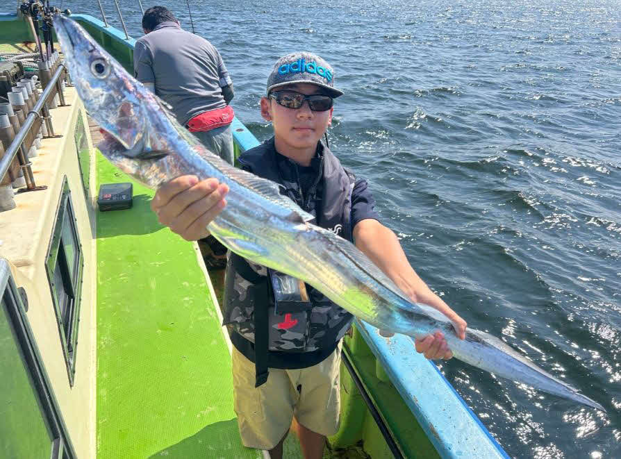 通年で狙えるタチウオは型物も交じる