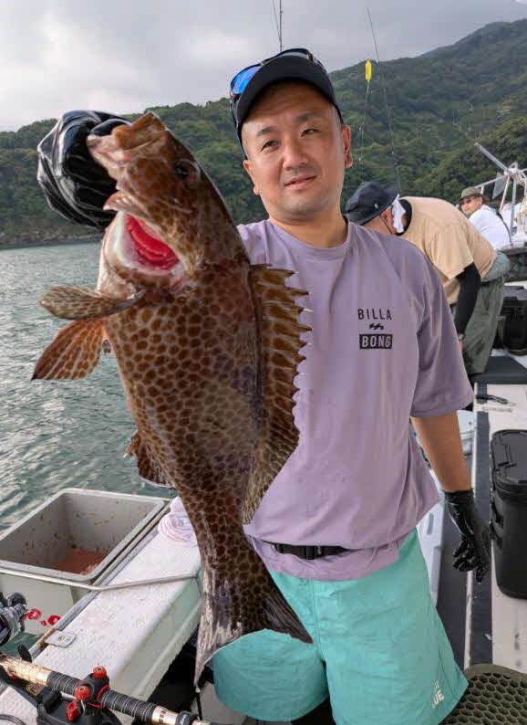 久料「魚磯丸」の泳がせ五目で釣れたオオモンハタ