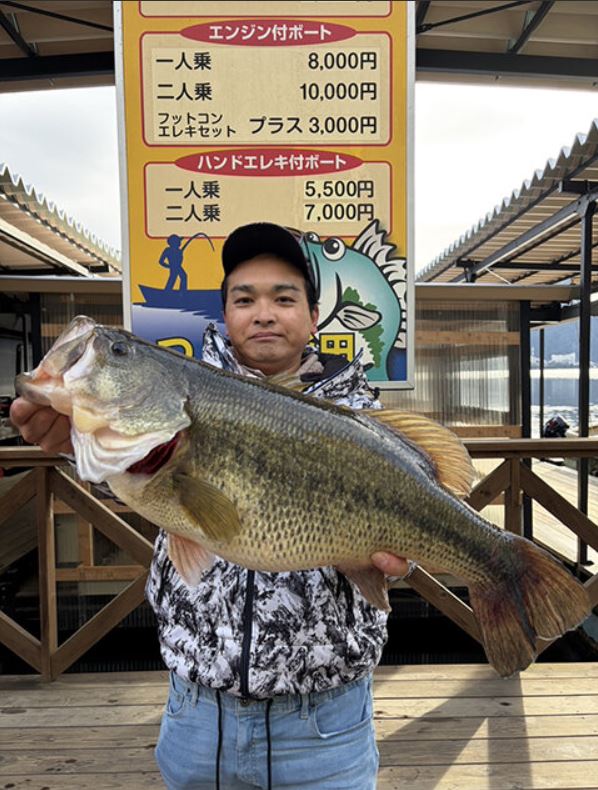 相模湖で出た60センチ、4270グラムのビッグバス