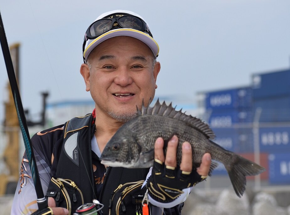 静岡市清水港海づり公園（オープン初日）　陸っぱり・ウキフカセ　クロダイ40センチ　山梨誠己さん