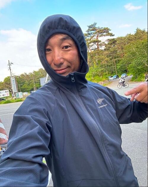 茂手木さんの推奨するハヤブサのフルパーカー