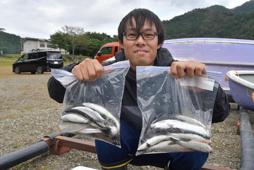 ボートを流して誘って制限匹数の30匹を記録した本田晃基さん