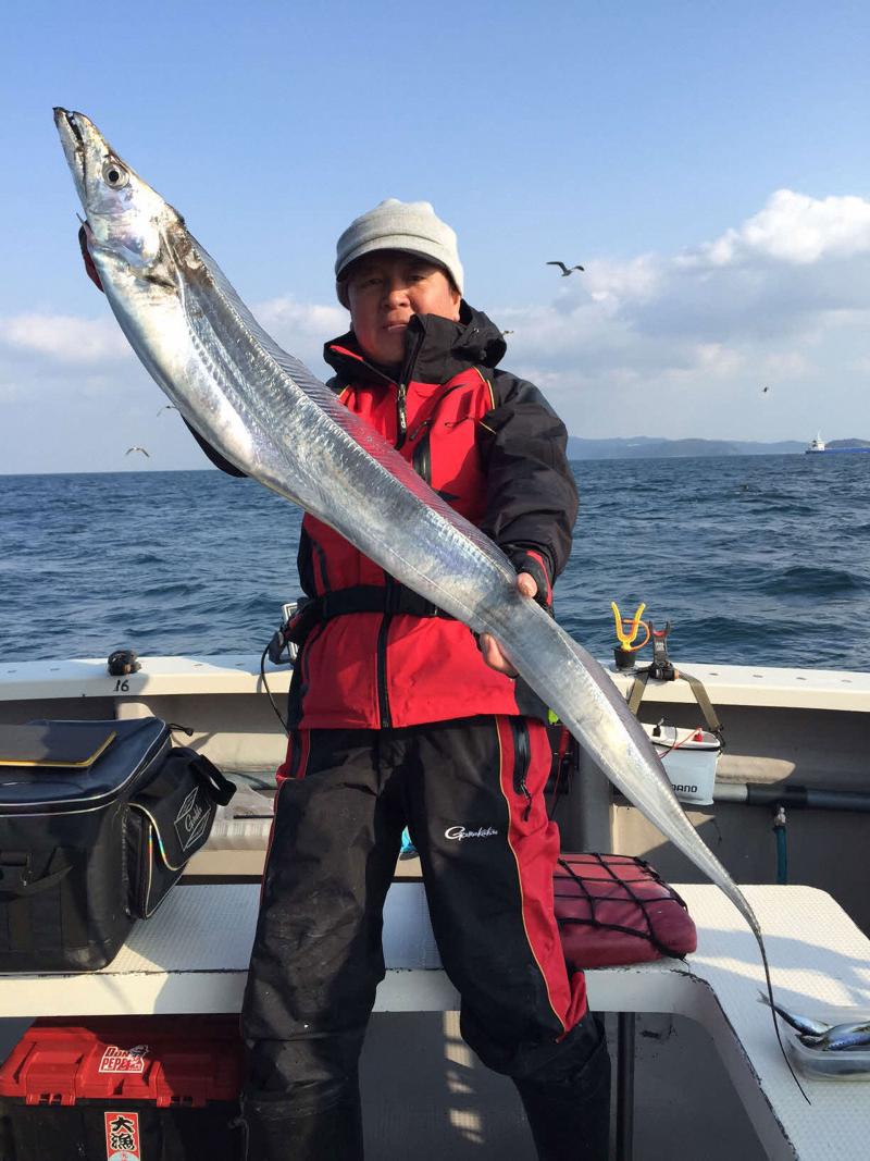 大阪湾 タチウオ連発 来た 128センチデブゴン 釣り 日刊スポーツ