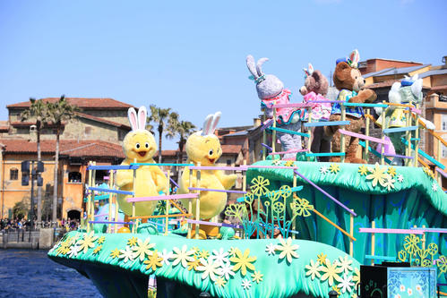東京ディズニーシーの「Tip－Topイースター」で、たまごから生まれたうさピヨたち
