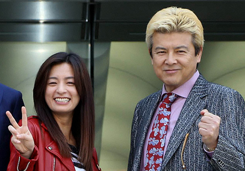 ドラマ 極悪がんぼ の会見に出席した尾野真千子と三浦友和 閉じる