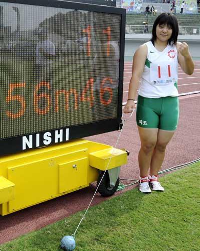 少年女子Ａハンマー投げで、５６メートル４６の大会新で優勝した勝山眸美（共同）