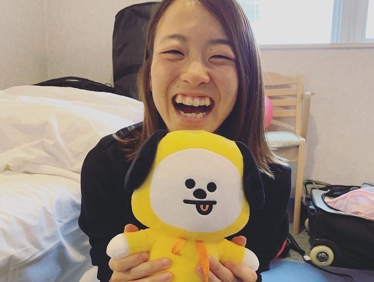 誕生日プレゼントで受け取った「チミー」のぬいぐるみと距離女子児玉（本人提供）