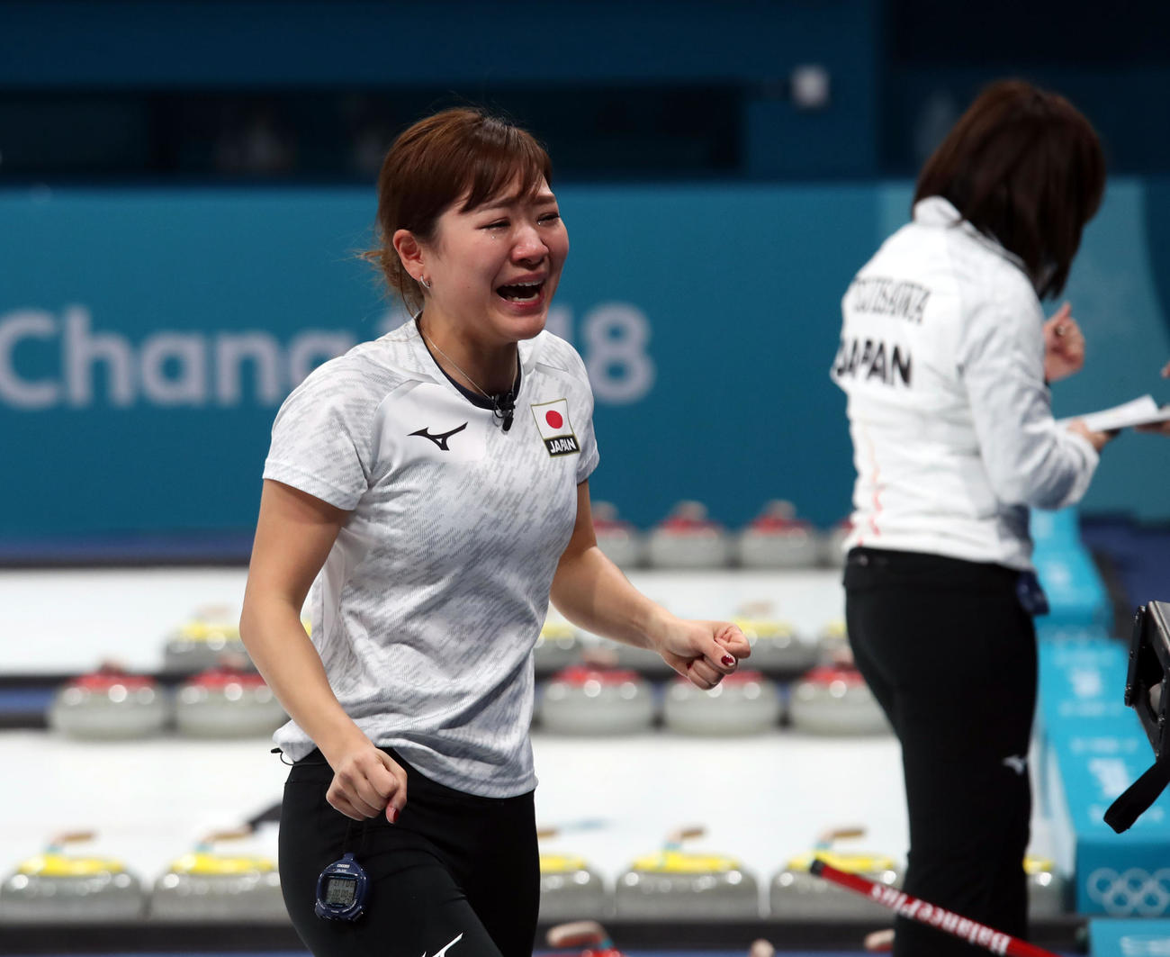 銅メダルが決まり、感極まって号泣する吉田知那美＝2018年2月24日