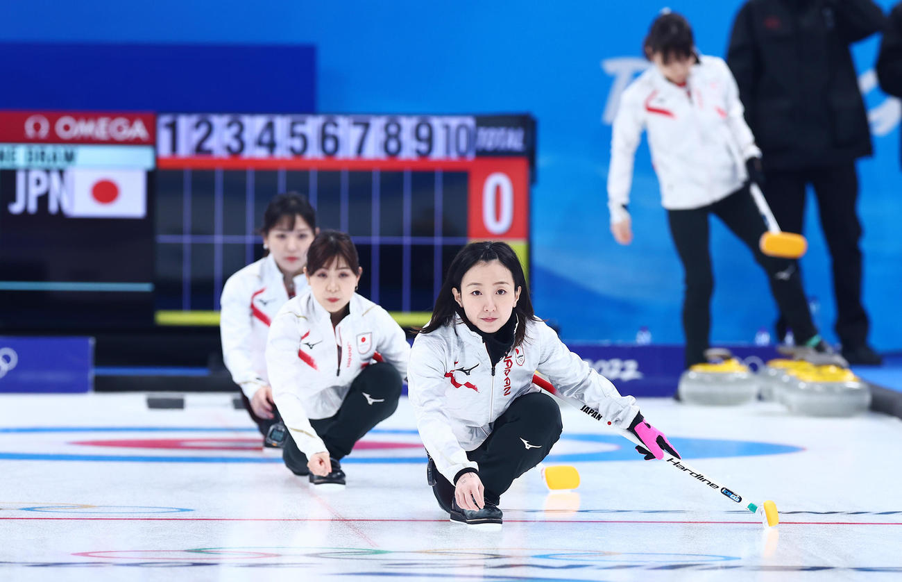 日本対カナダ　試合前、ウオーミングアップする藤沢五月（手前）ら（撮影・垰建太）