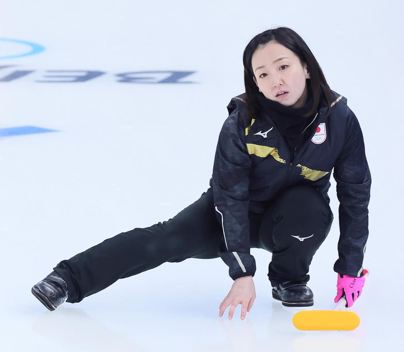 日本対デンマーク　第8エンド、ショットに浮かない表情を見せる藤沢（撮影・足立雅史）