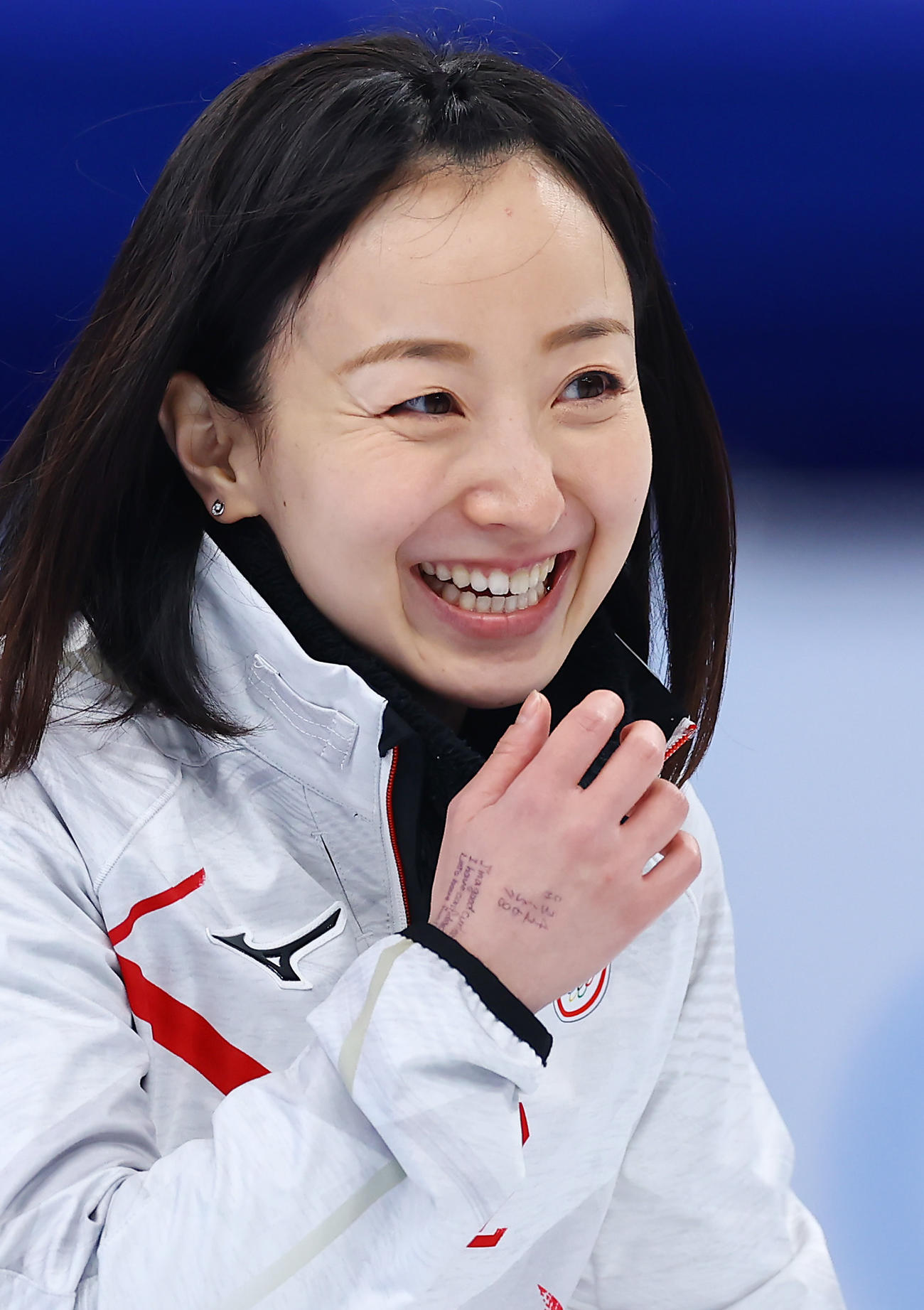 日本対中国　試合の合間に笑顔を見せる藤沢（撮影・垰建太）