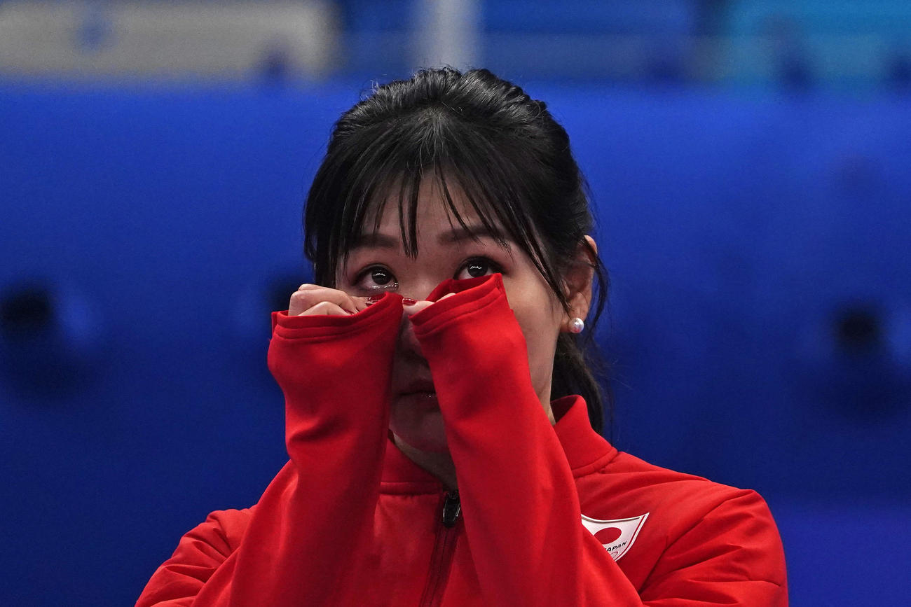 目を赤く腫らす吉田知那美（AP）