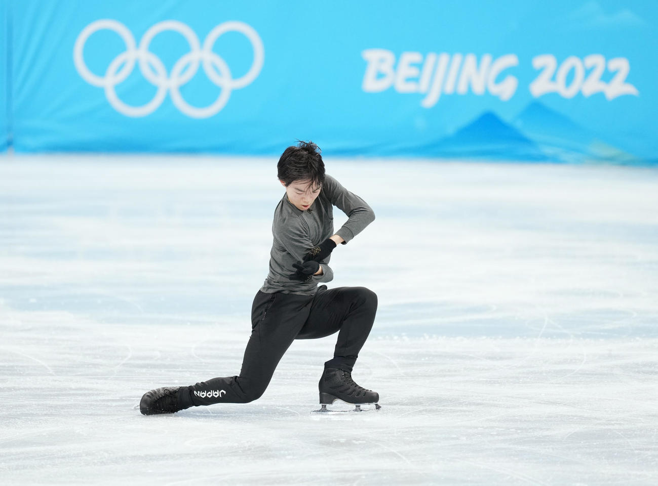 北京五輪会場の首都体育館で練習する鍵山（撮影・菅敏）