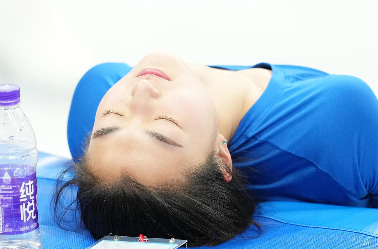 練習の合間に呼吸を整える坂本（撮影・菅敏）