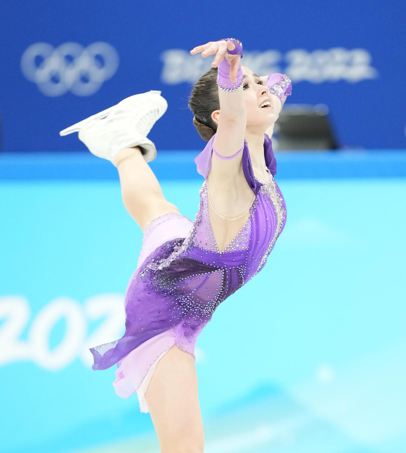 フィギュアスケート団体、女子SPで演技するワリエワ（撮影・菅敏）