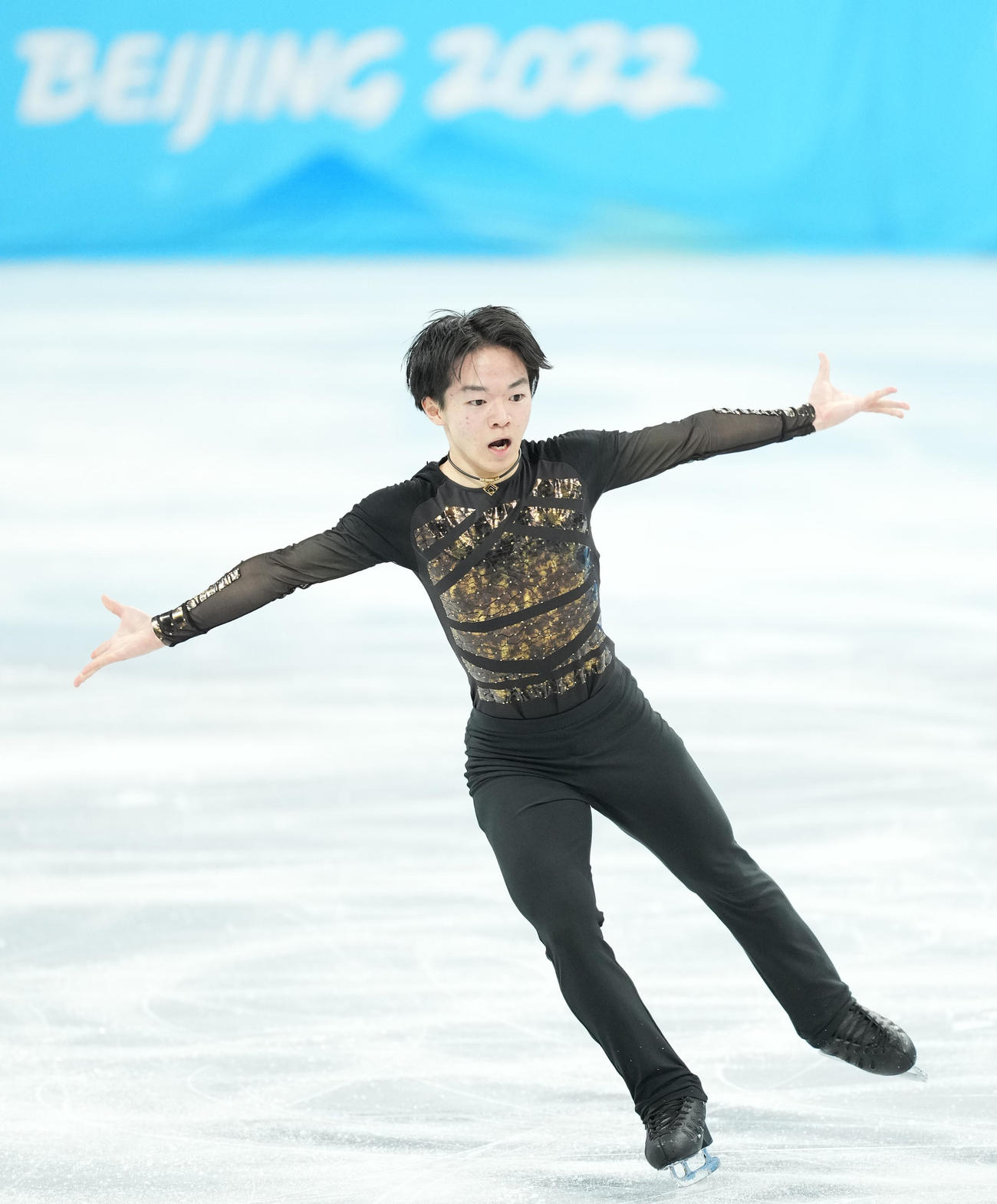 フィギュアスケート団体、男子フリーで演技する鍵山（撮影・菅敏）
