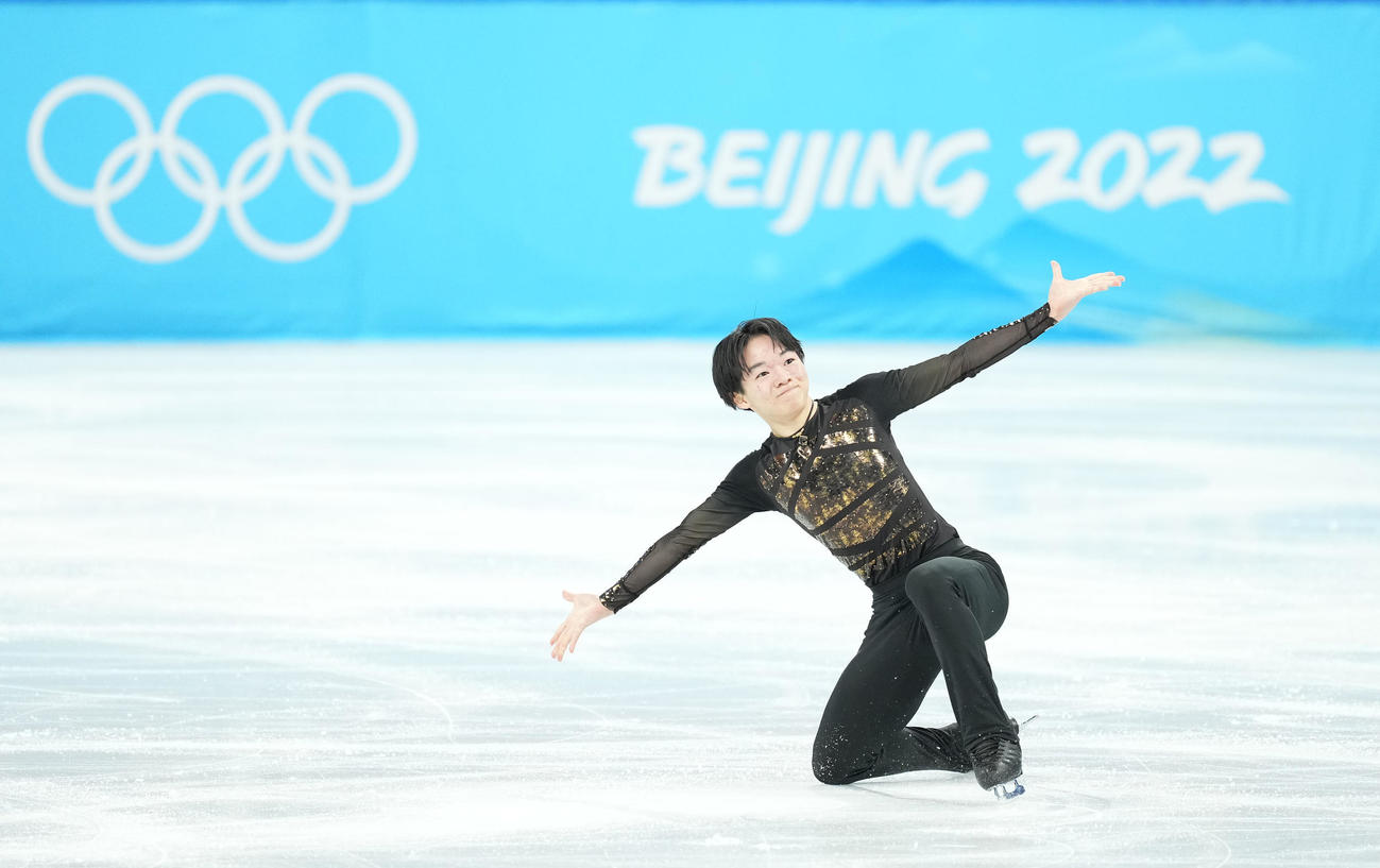 フィギュアスケート団体、男子フリーで演技する鍵山（撮影・菅敏）