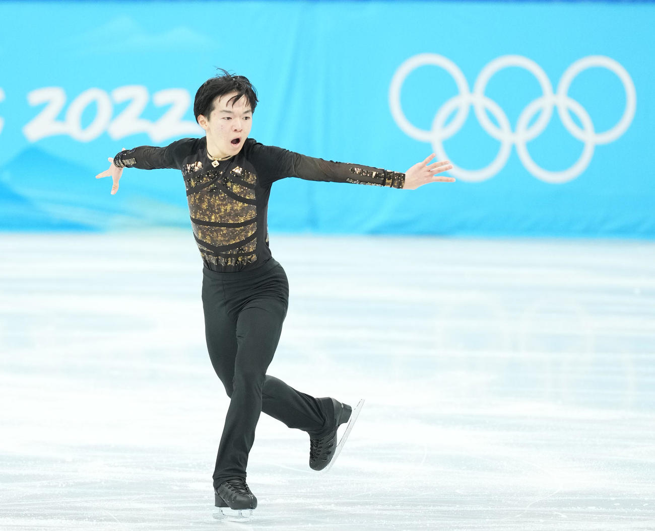 フィギュアスケート団体、男子フリーで演技する鍵山（撮影・菅敏）